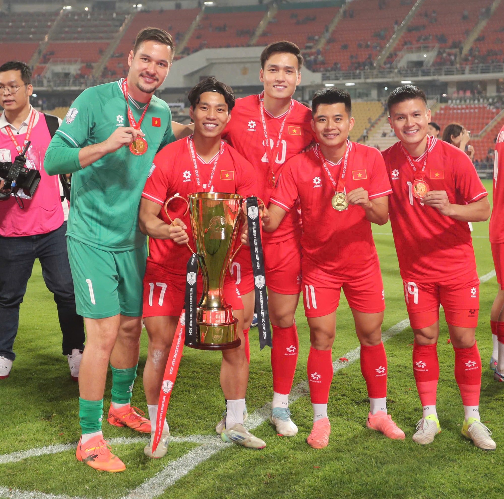 Hậu AFF Cup 2024: Đội tuyển Việt Nam được thưởng 42 tỉ đồng, chia thế nào?- Ảnh 2.