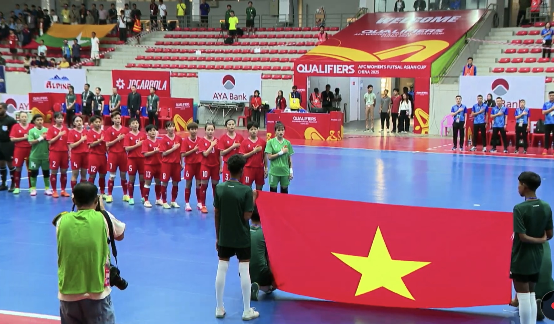 Đội tuyển futsal nữ Việt Nam thắng đậm Myanmar trận ra quân giải châu Á: K’Thủa rất hay!- Ảnh 1.