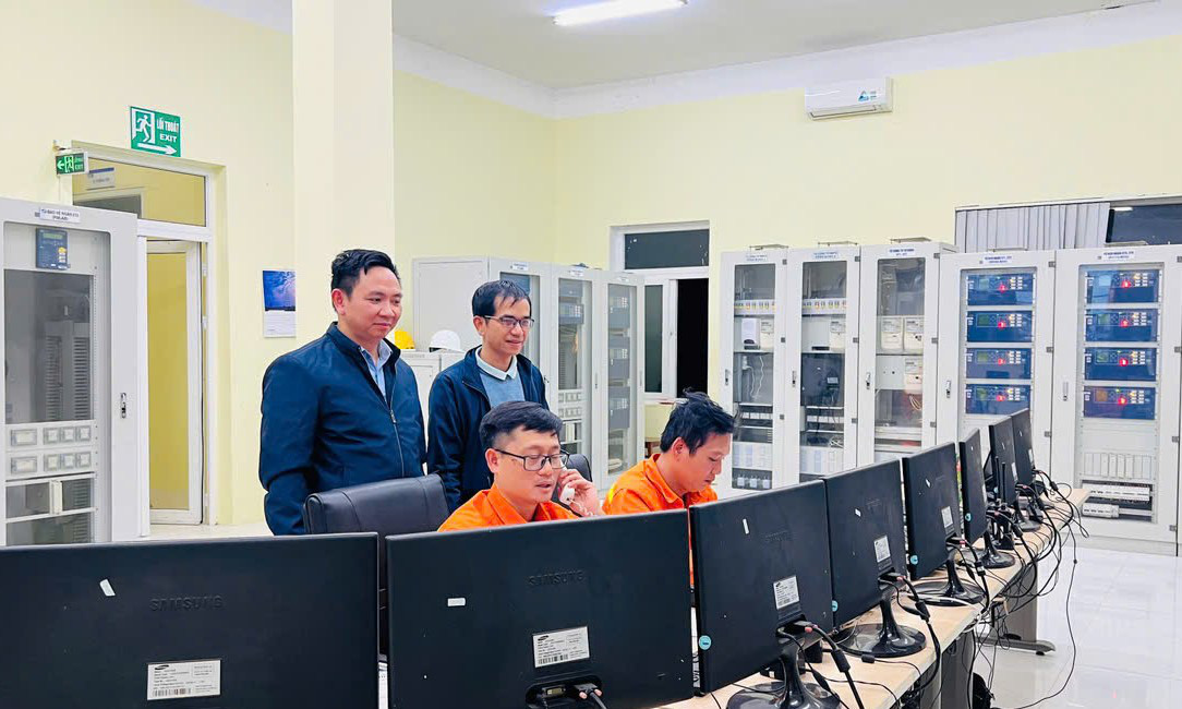Đóng điện dự án truyền tải hơn 1.100 tỉ để nhập điện từ Lào - Ảnh 1.