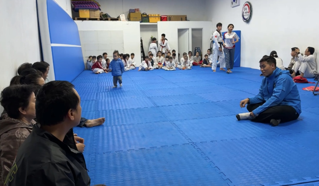 HLV taekwondo bị tố đánh VĐV: Giải thích về roi tre, gặp các phụ huynh trước khi đóng CLB- Ảnh 3.