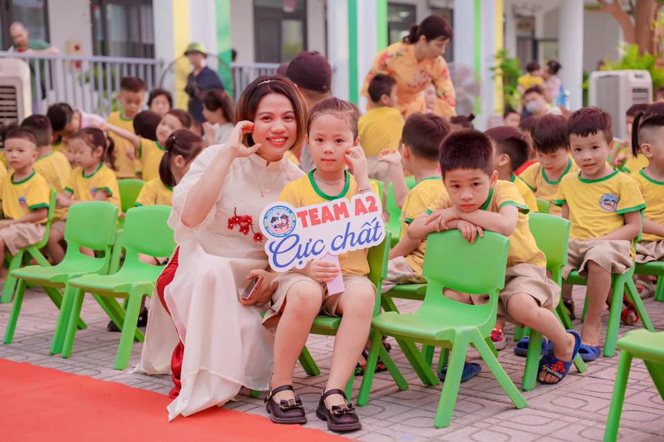 Thầy cô giáo sẽ được hưởng tiền thưởng Tết.