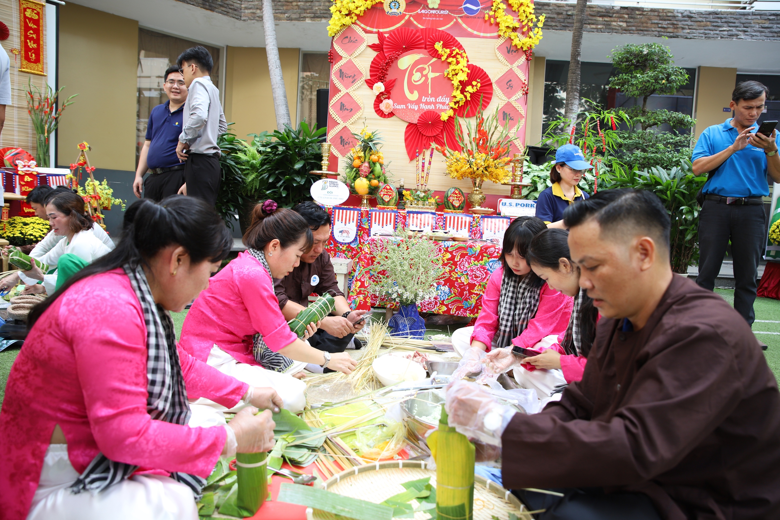 Hội thi Gói bánh cổ truyền 