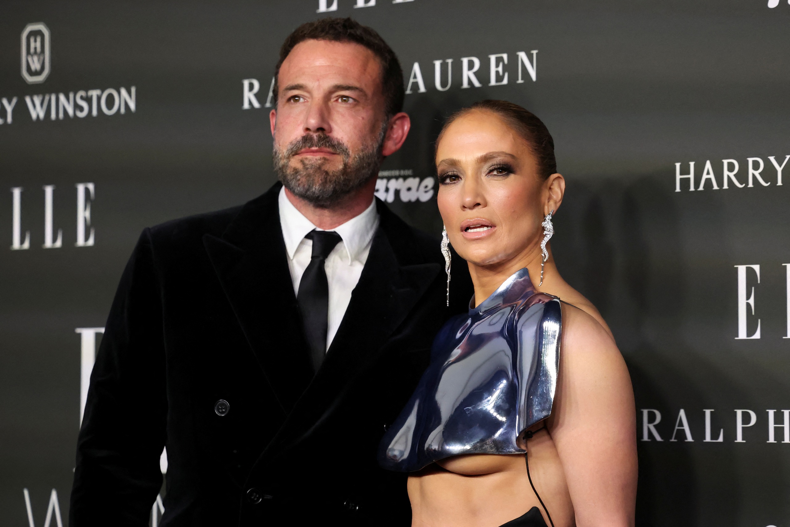 Jennifer Lopez và Ben Affleck thân thiết trở lại sau vụ cháy ở Los Angeles- Ảnh 1.