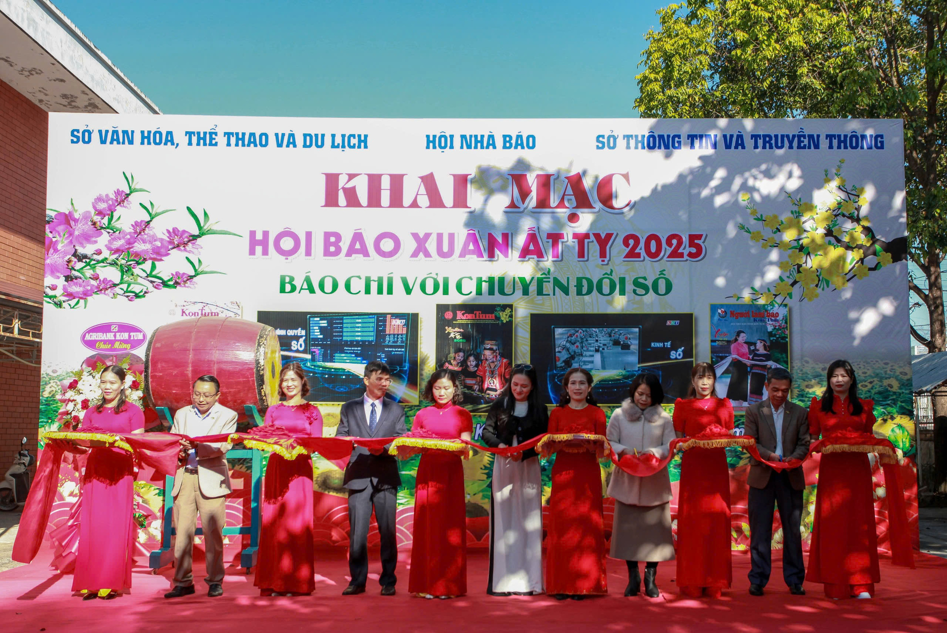 kon tum khai mac hoi bao xuan at ty nam 2025 voi chu de bao chi voi chuyen doi so hinh 1