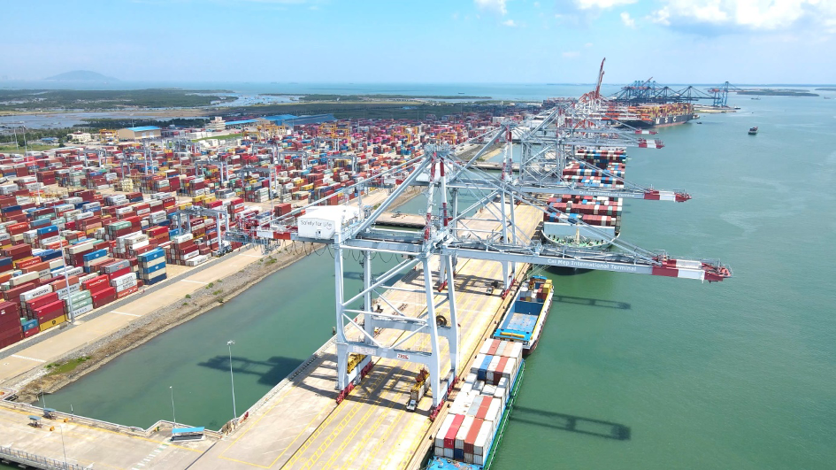 Khai thác hiệu quả 37 tuyến tàu container quốc tế xuất phát từ Cái Mép - Thị Vải- Ảnh 1. Khai thác hiệu quả 37 tuyến tàu container quốc tế xuất phát từ Cái Mép - Thị Vải- Ảnh 1.