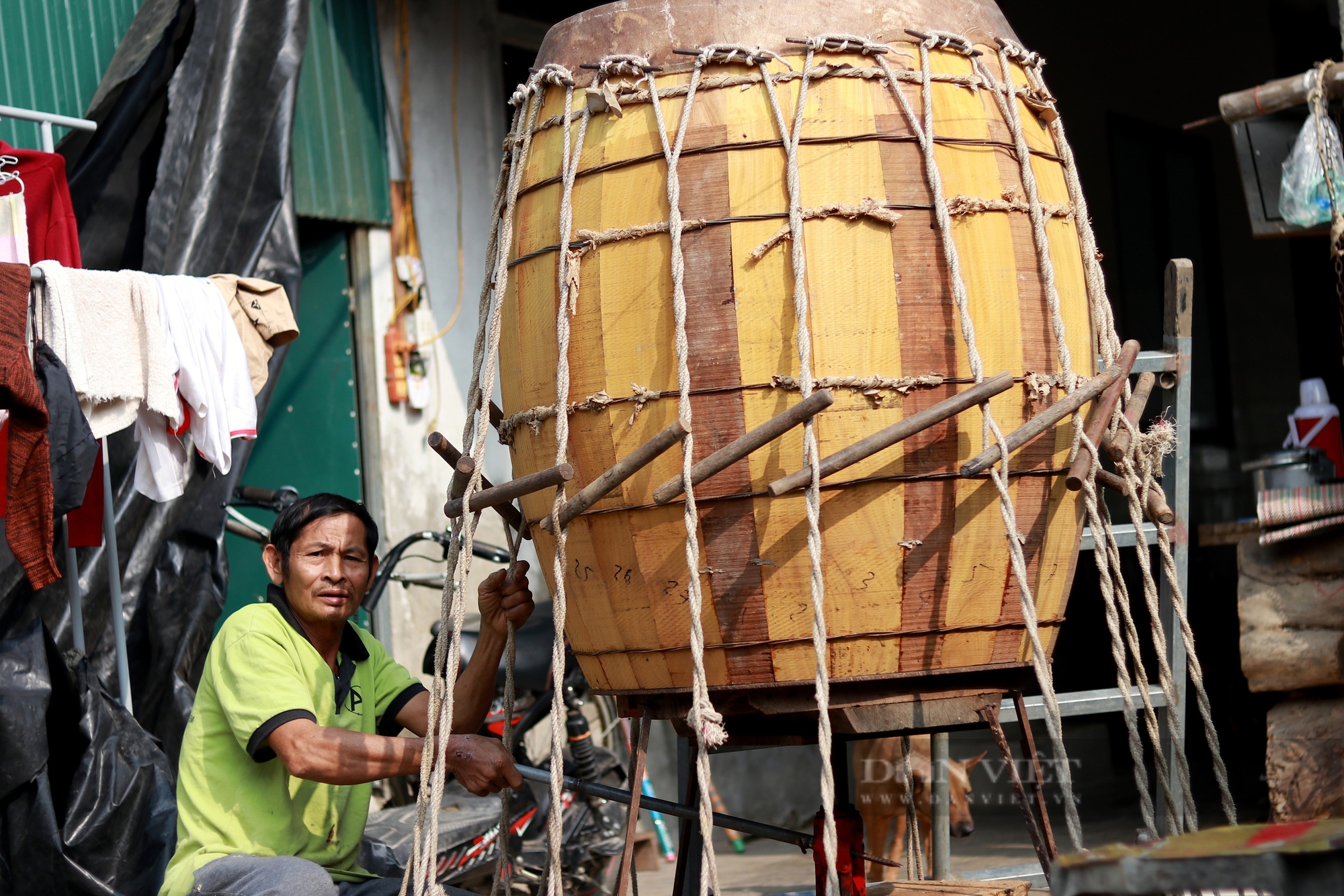 Làng trống trăm năm ở Hà Tĩnh tất bật phục vụ Tết Nguyên đán Ất Tỵ - Ảnh 1.