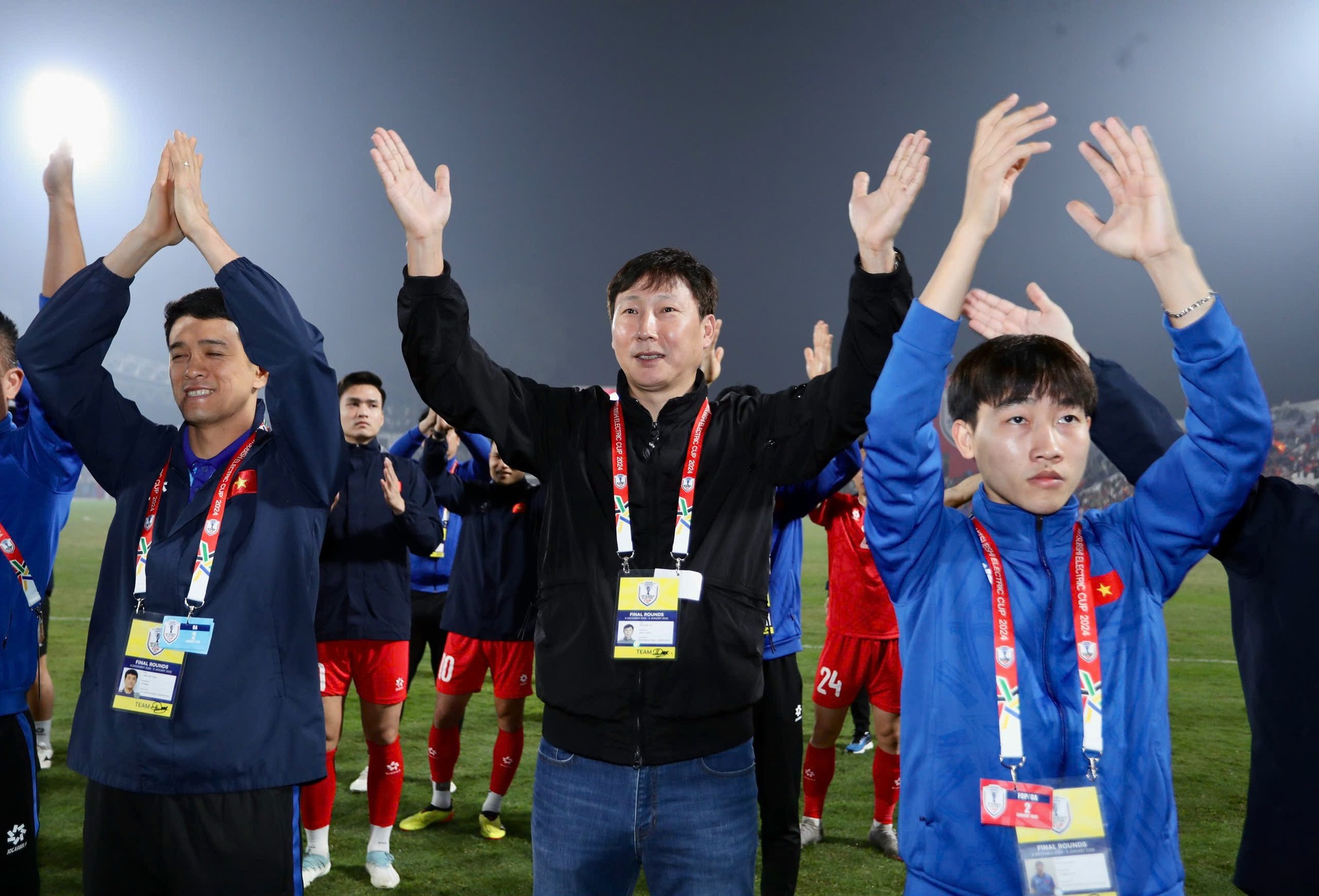 Từ ngôi vô địch AFF Cup nhìn về V-League: Mà lòng phơi phới dậy tương lai
- Ảnh 1.