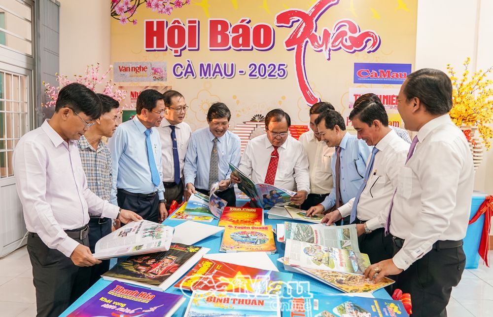 khai mac hoi bao xuan ca mau 2025 hinh 1