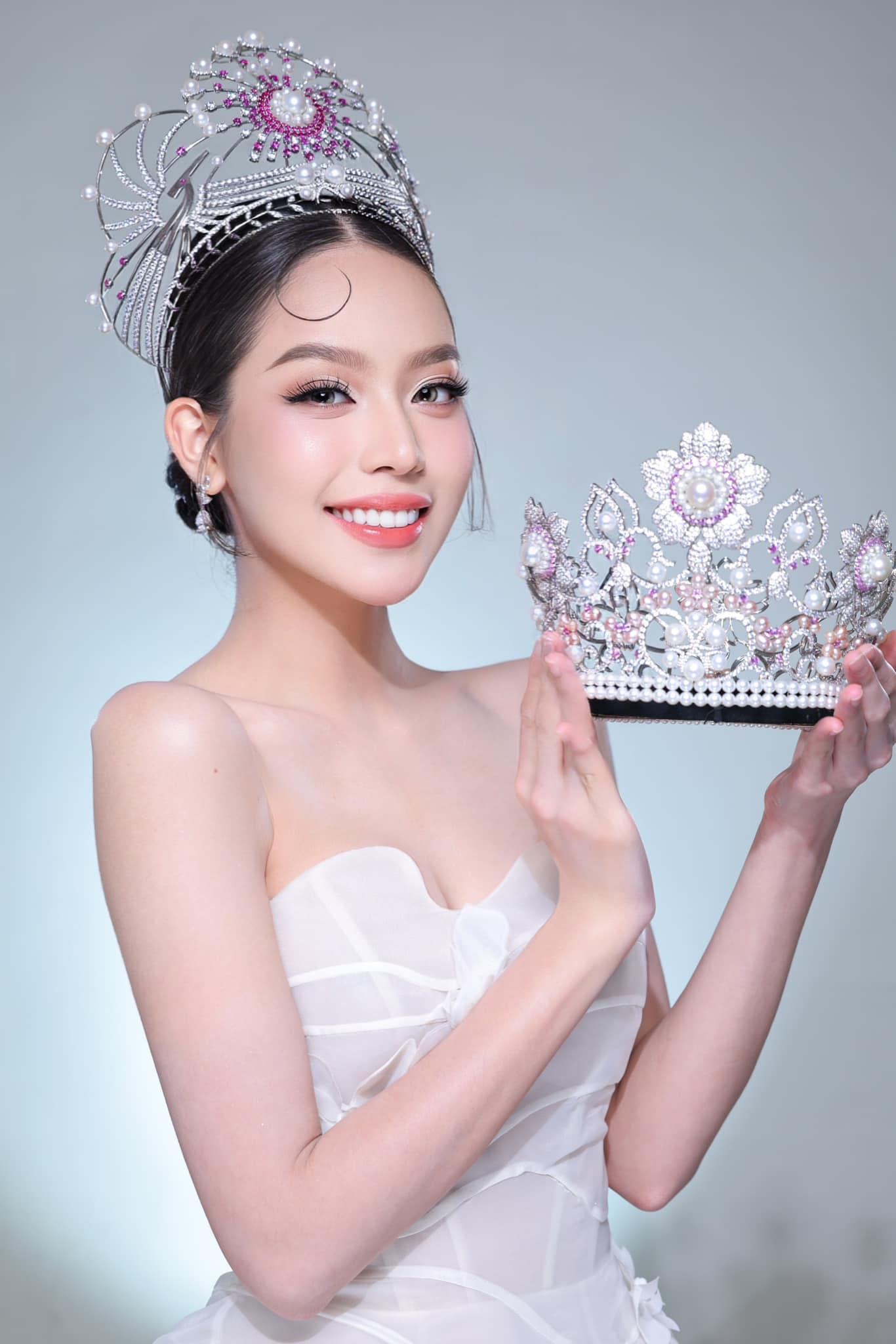 Mỹ nhân Đà Nẵng đầu tiên đăng quang Miss International 2024 ghi điểm nhờ hành động đẹp trong ngày 29 Tết - Ảnh 1.