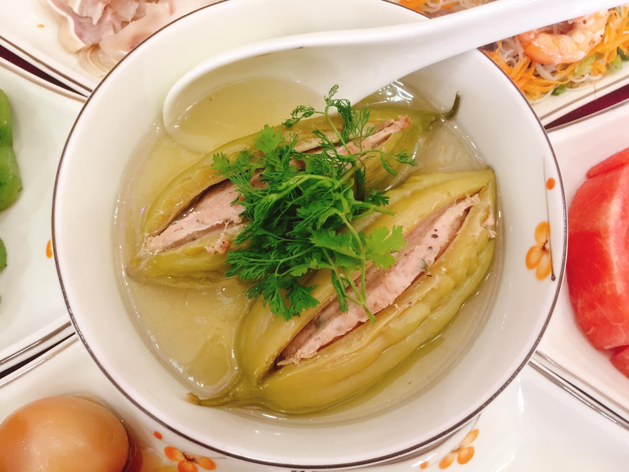 Ngày 30 tết, bữa cơm tất niên thơm mùi canh khổ qua, vì sao?- Ảnh 1. Ngày 30 tết, bữa cơm tất niên thơm mùi canh khổ qua, vì sao?- Ảnh 1.