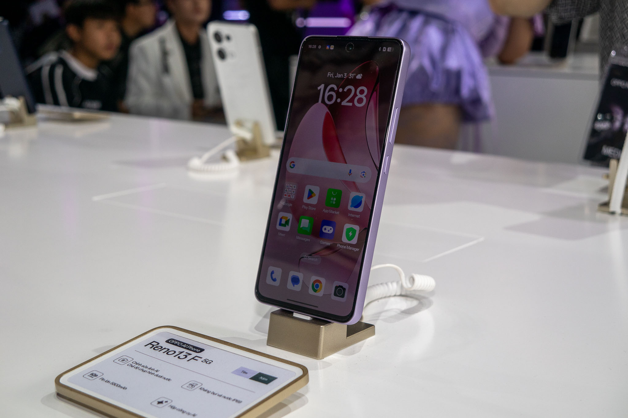 Oppo Reno13 Series ra mắt với cải tiến AI, giá từ 9 triệu đồng- Ảnh 1.