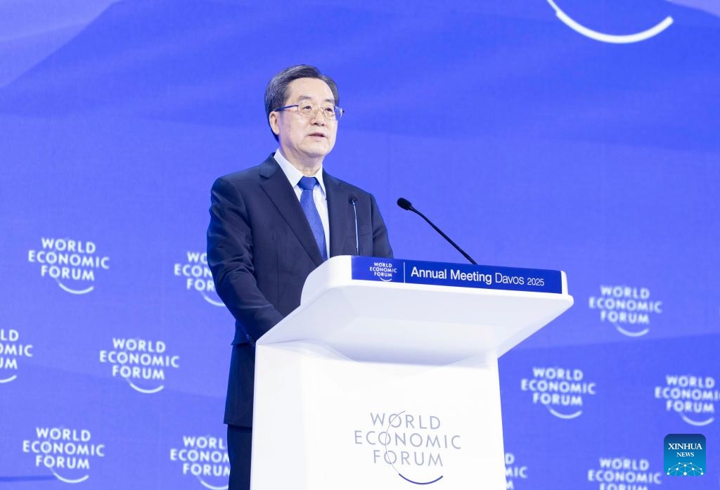 davos 2025 pho thu tuong trung quoc keu goi chu nghia da phuong va canh bao ve rui ro ai hinh 1