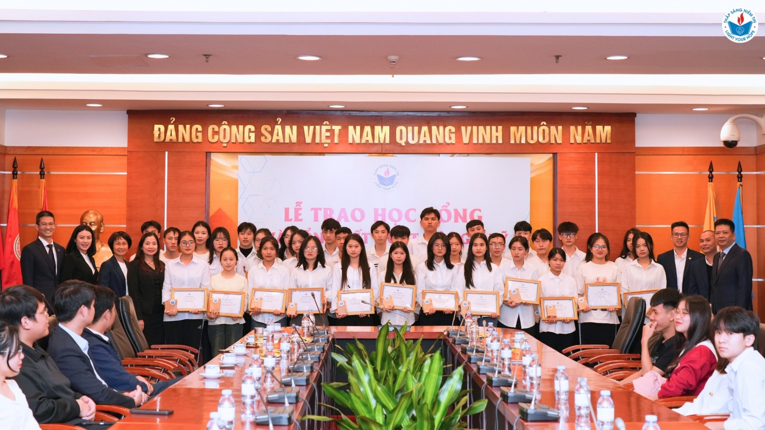 Quỹ Thắp Sáng Niềm Tin trao học bổng và tổng kết hoạt động năm 2024 tại các cộng đồng