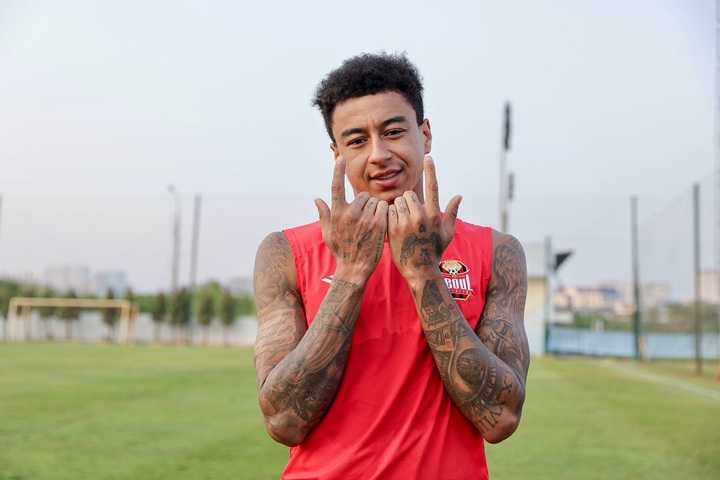 Jesse Lingard đến Việt Nam tập huấn cùng Seoul FC.