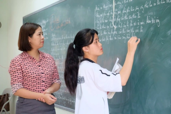 Hàng nghìn giáo viên Hà Nội thấp thỏm ngóng chờ thưởng Tết. (Ảnh minh hoạ)