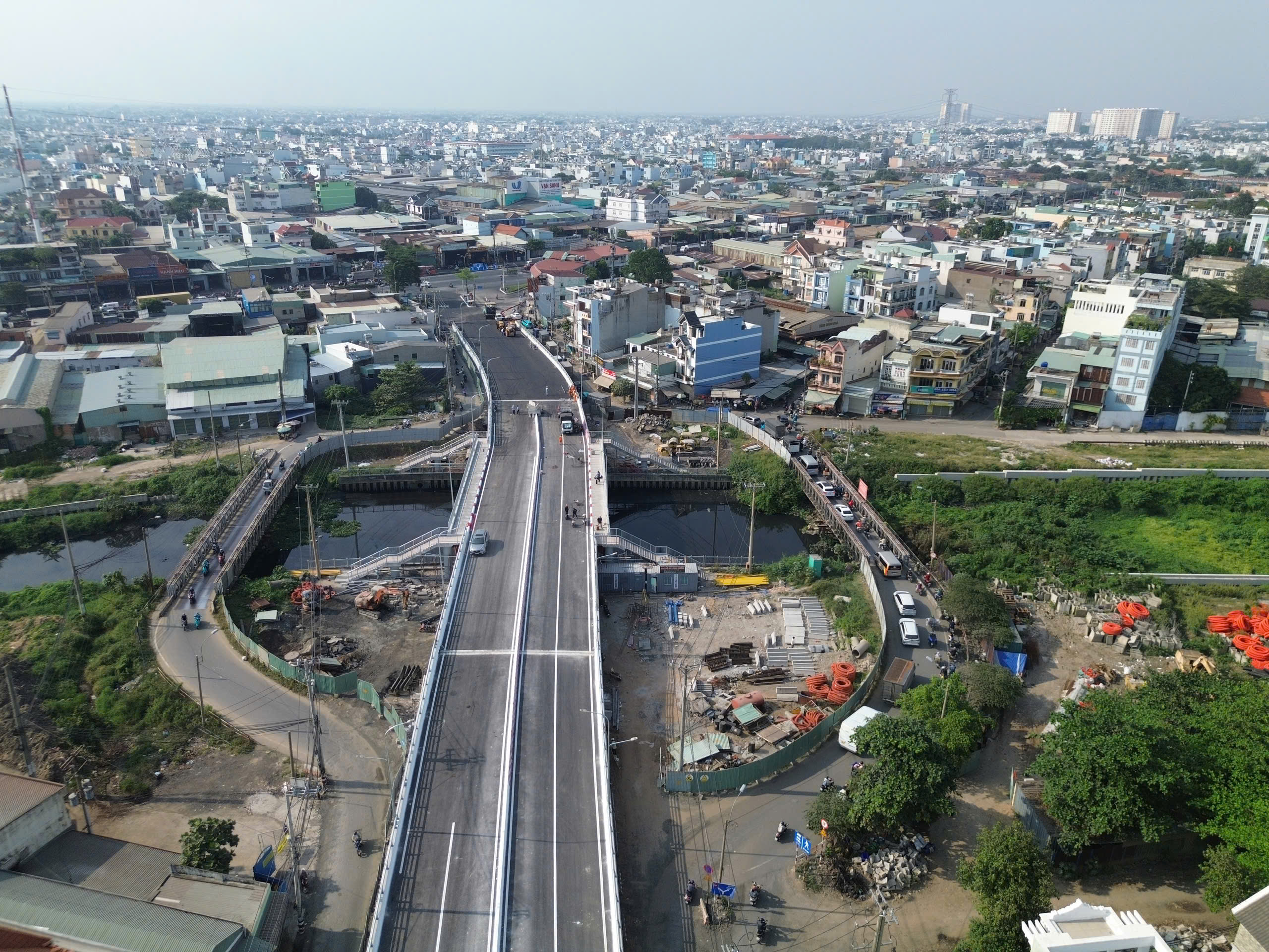 TP HCM: Thông xe cầu Tân Kỳ Tân Quý - Ảnh 1.