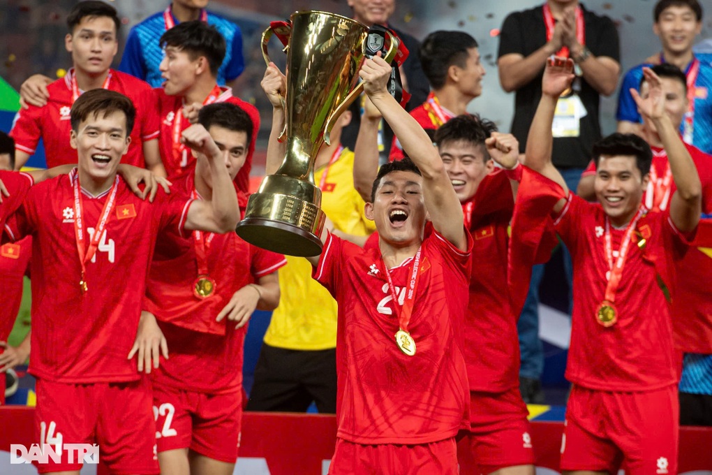 Tiền vệ Hai Long chốt tương lai sau khi tỏa sáng ở AFF Cup 2024 - 1