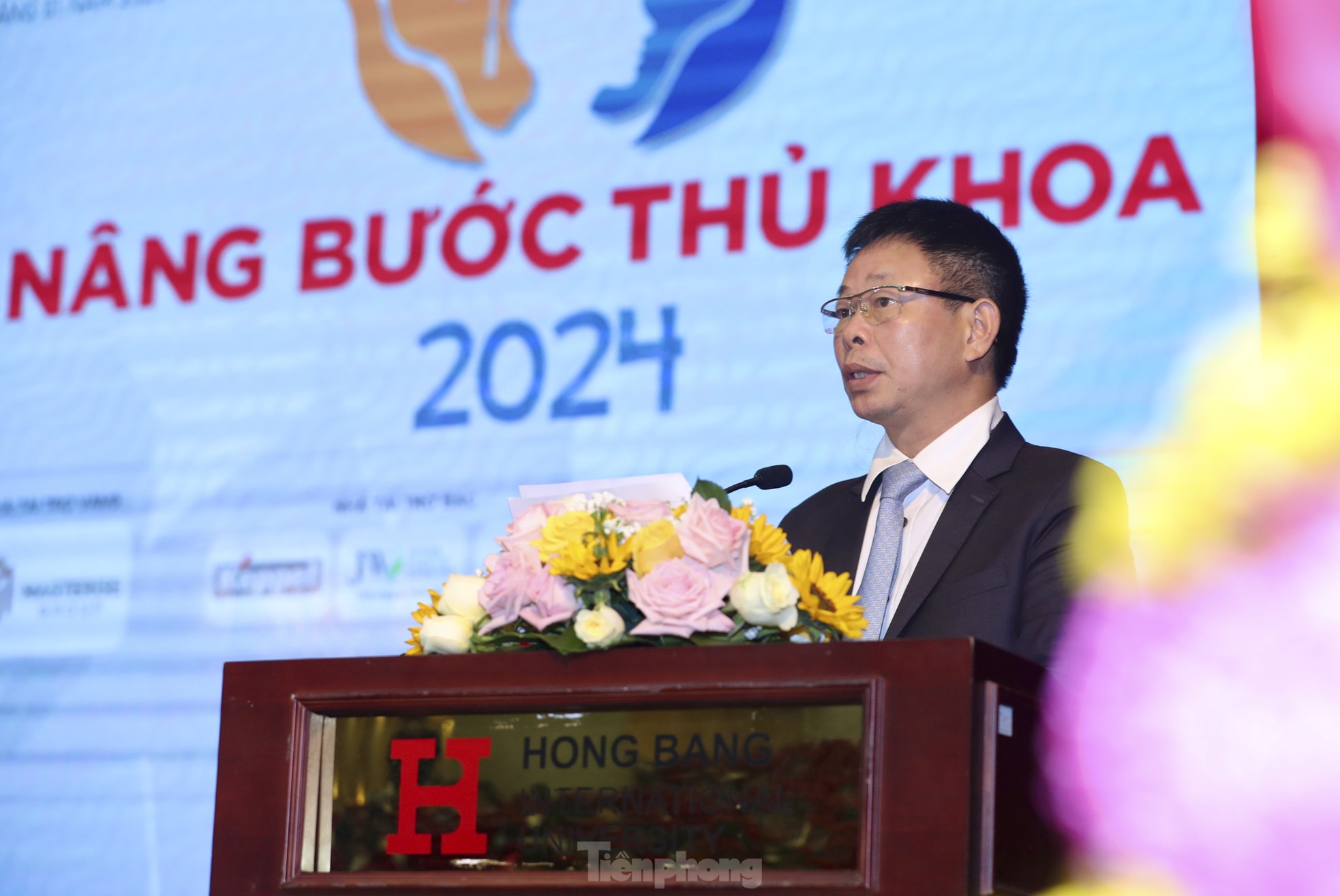 Toàn cảnh lễ trao học bổng Nâng bước Thủ khoa 2024 ảnh 1