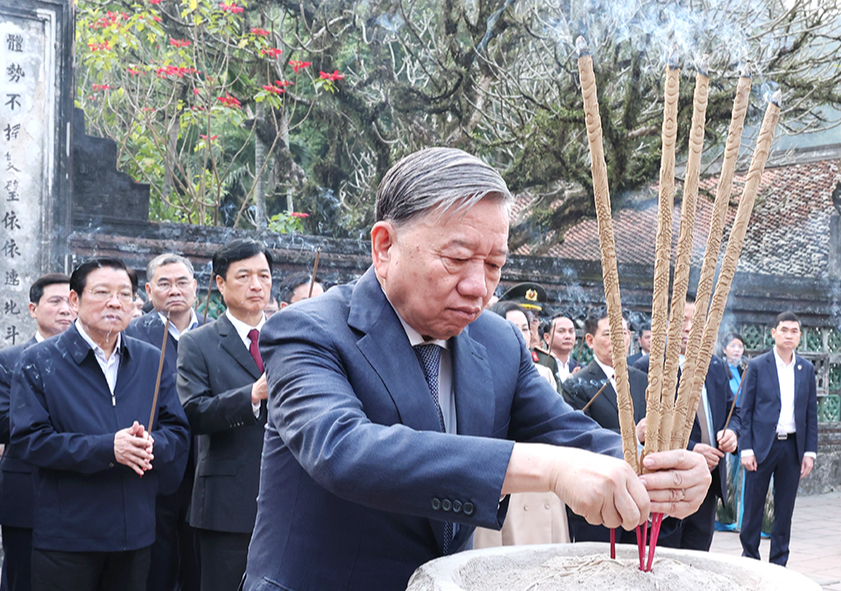 Tổng Bí thư Tô Lâm dâng hương tại Khu di tích Quốc gia đặc biệt Hoa Lư- Ảnh 1. Tổng Bí thư Tô Lâm dâng hương tại Khu di tích Quốc gia đặc biệt Hoa Lư- Ảnh 1.