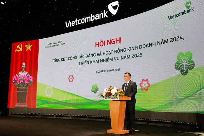 Ông Nguyễn Thanh Tùng - Ủy viên BCH Đảng bộ Khối DNTW, Bí thư Đảng ủy, Chủ tịch HĐQT Vietcombank phát biểu khai mạc Hội nghị