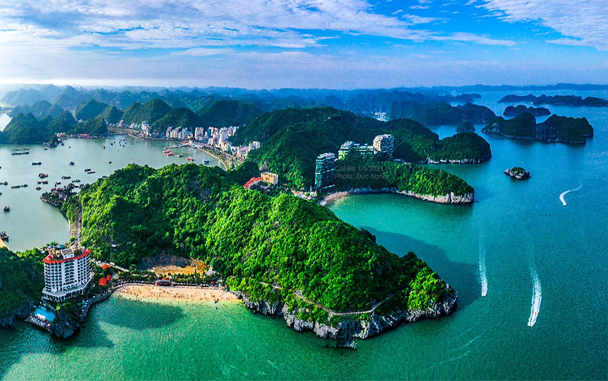 Cùng với Vịnh Hạ Long, Quần đảo Cát Bà vừa được UNESCO công nhận là Di sản Thiên nhiên thế giới. (Ảnh: Đức Nghĩa)