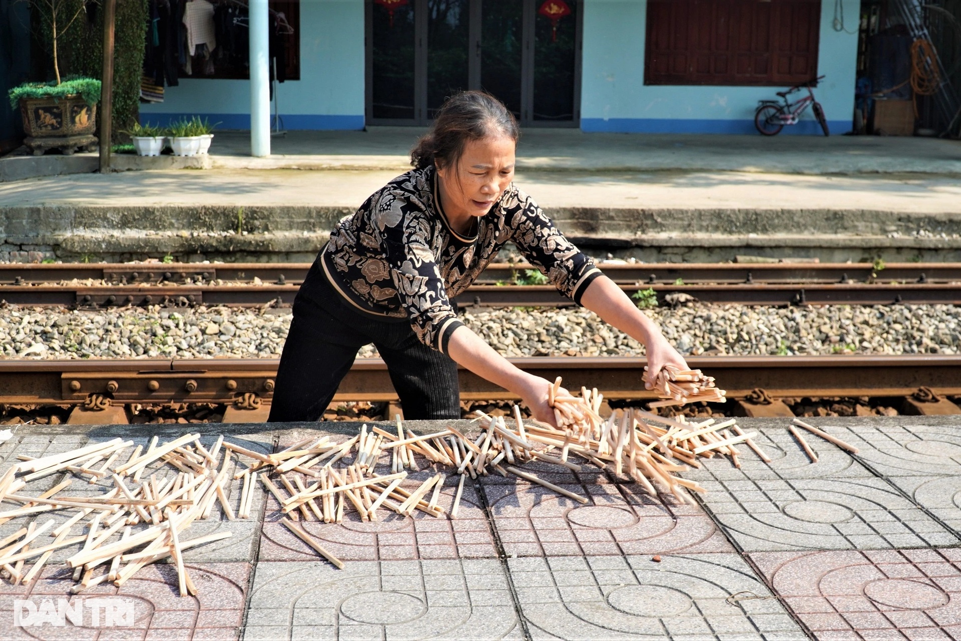 Hái tiền dịp Tết với nghề chẻ cau vót đũa - 9