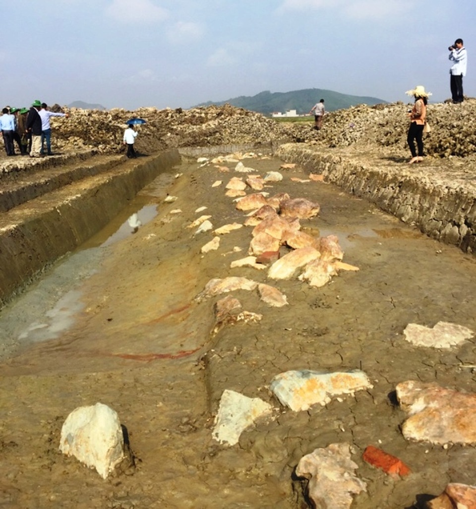 Kết quả khai quật hào thành phía Đông và Tây công trình kiến trúc bằng đá “độc nhất vô nhị” - 4