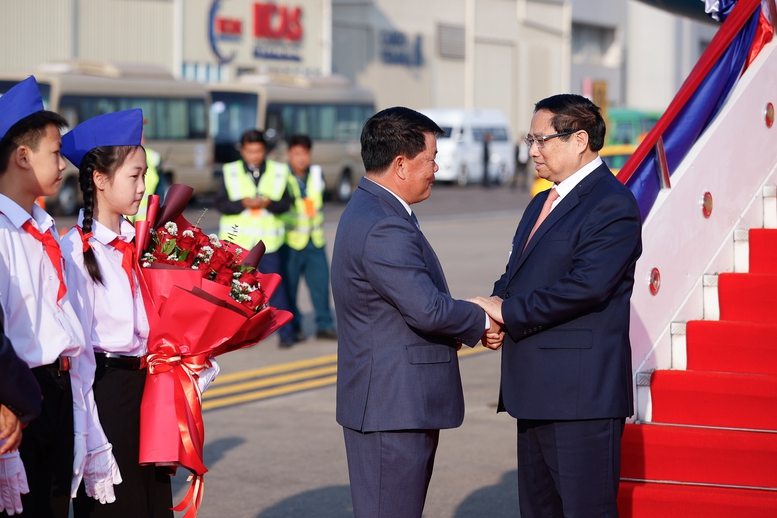 Thủ tướng Phạm Minh Chính tới Vientiane, bắt đầu thăm Lào- Ảnh 2.