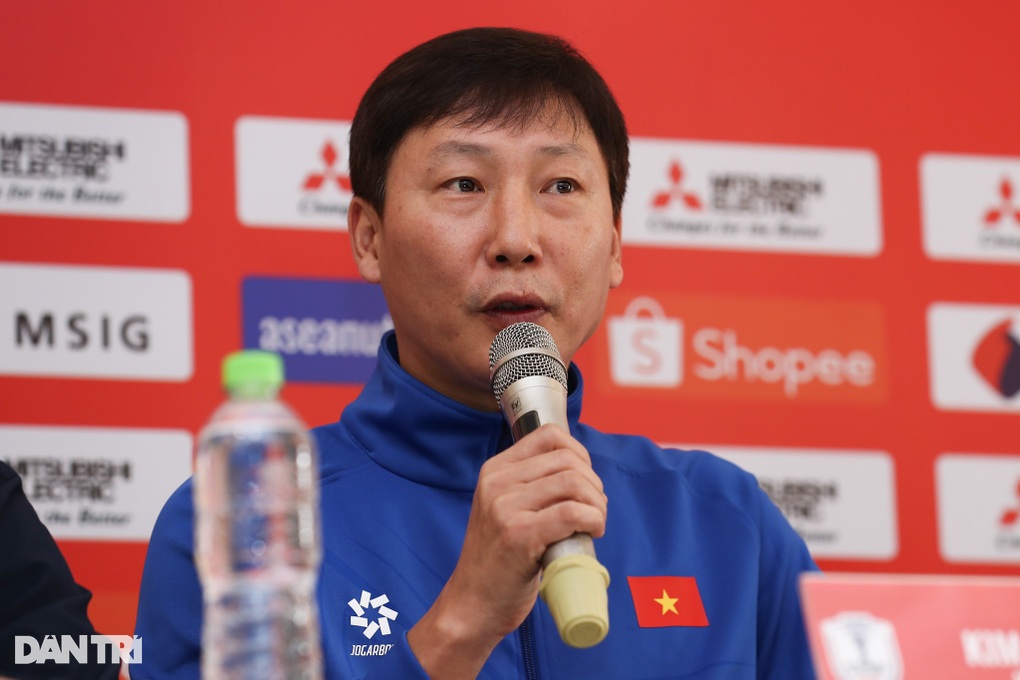 キム・サンシク監督:乗り越えられない山はない - 1 HLV Kim Sang Sik: Không có ngọn núi nào là không thể vượt qua - 1