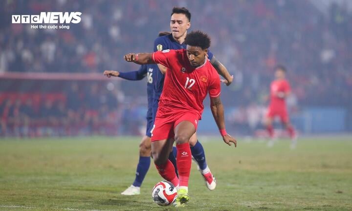 Xuan Son បាន​ធ្វើ​ឲ្យ​ខ្សែ​ការពារ​ថៃ​ខំ​ប្រឹង។