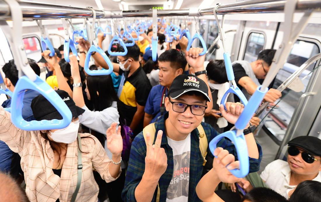 ‘Cưỡi’ metro trải nghiệm ẩm thực thỏa thích từ Bến Thành đến Suối Tiên - Ảnh 1.