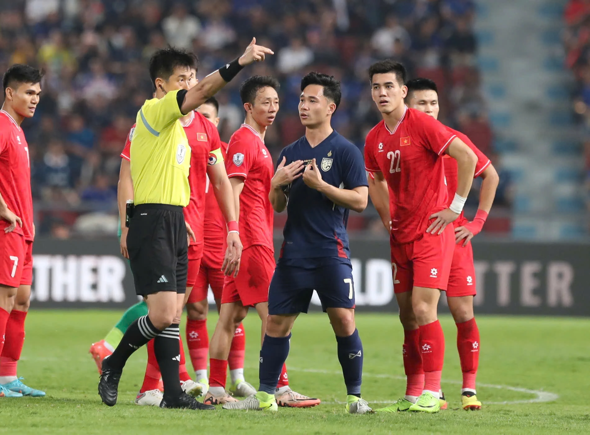 Thái Lan ghi bàn thiếu fair-play, HLV Ishii lạnh lùng: 'Bàn thắng đó đẹp mà?'- Ảnh 1.