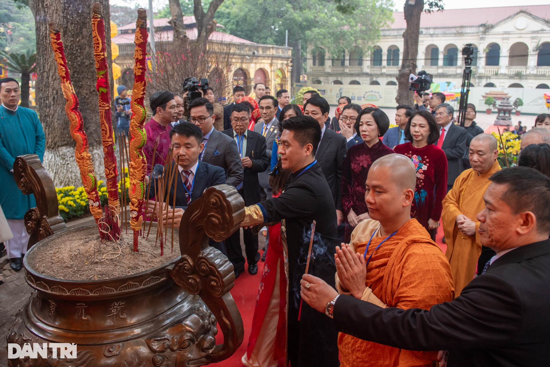 Chủ tịch nước Lương Cường thả cá vàng tiễn ông Công, ông Táo - 3