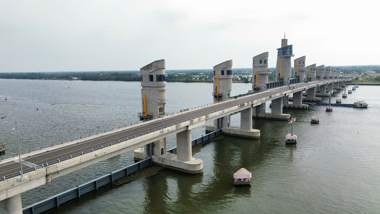 Người dân hưởng lợi gì từ siêu cống thuỷ lợi Cái Lớn - Cái Bé?- Ảnh 8. Người dân hưởng lợi gì từ siêu cống thuỷ lợi Cái Lớn - Cái Bé?- Ảnh 8.