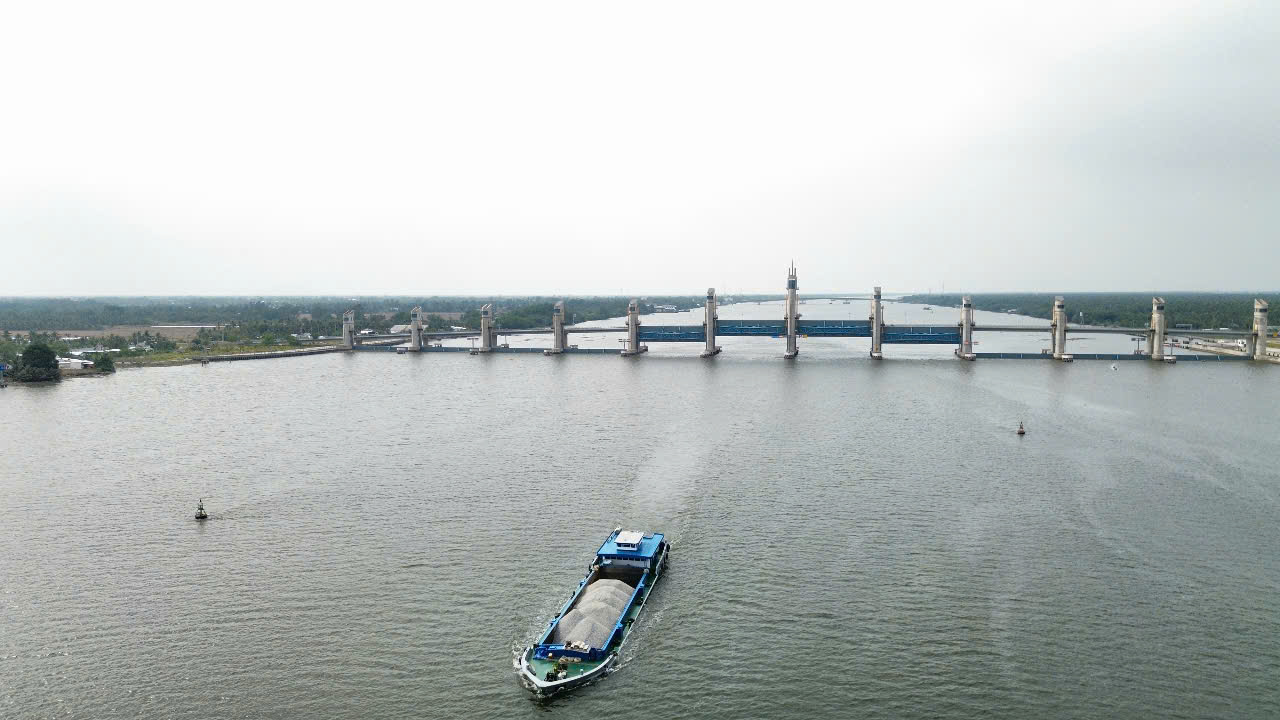 Người dân hưởng lợi gì từ siêu cống thuỷ lợi Cái Lớn - Cái Bé?- Ảnh 11. Người dân hưởng lợi gì từ siêu cống thuỷ lợi Cái Lớn - Cái Bé?- Ảnh 11.