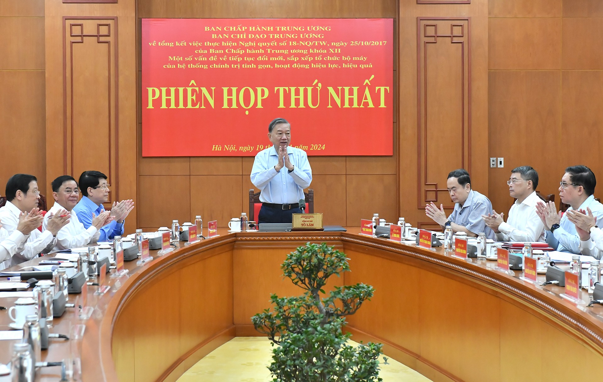 Đảng tiên phong tinh gọn bộ máy ảnh 7