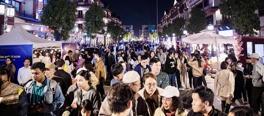 Ocean City cùng Lễ hội Ánh sáng phương Đông trở thành điểm du Xuân mới của hàng ngàn du khách trong ngày đầu năm