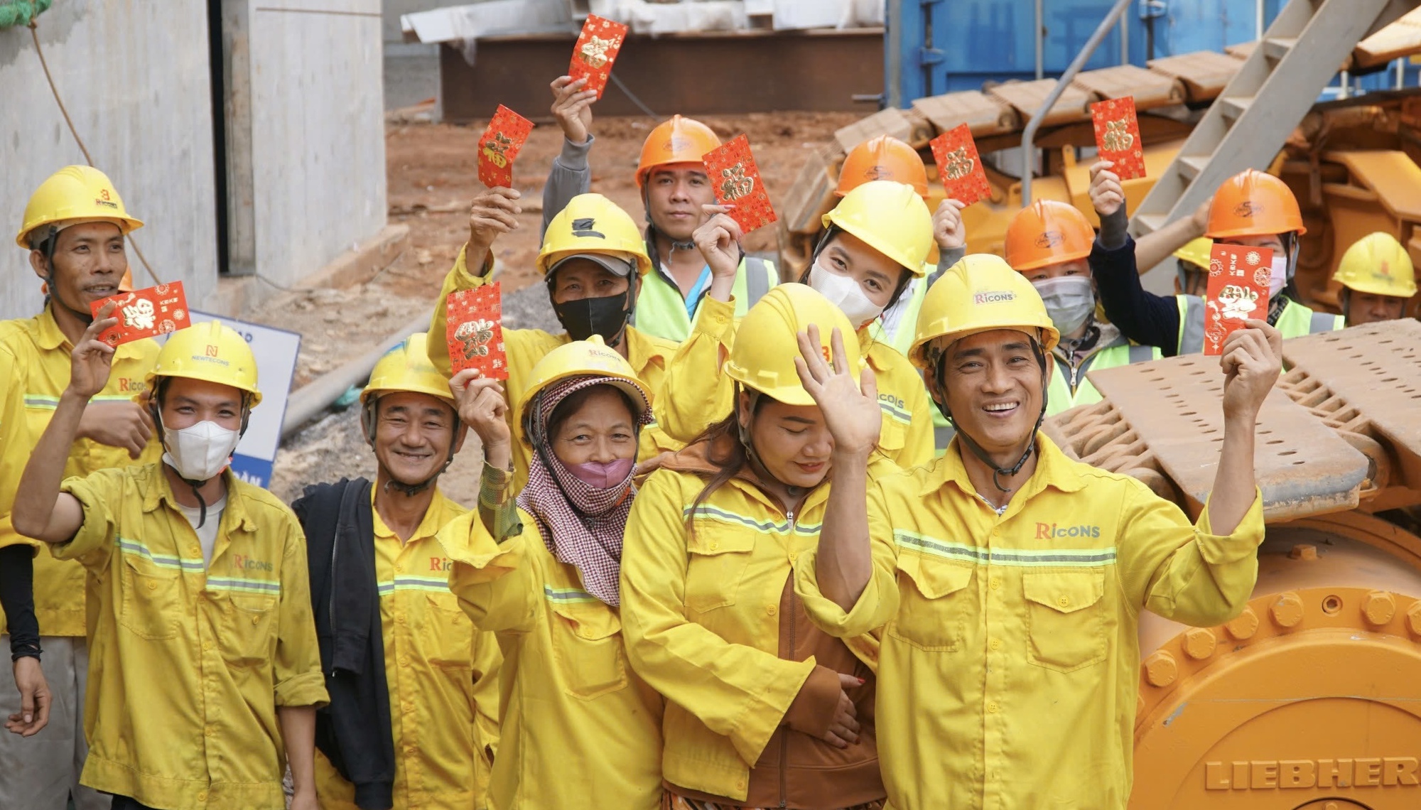 Thủ tướng chúc Tết, kiểm tra tại sân bay Long Thành- Ảnh 3. Thủ tướng chúc Tết, kiểm tra tại sân bay Long Thành- Ảnh 3.