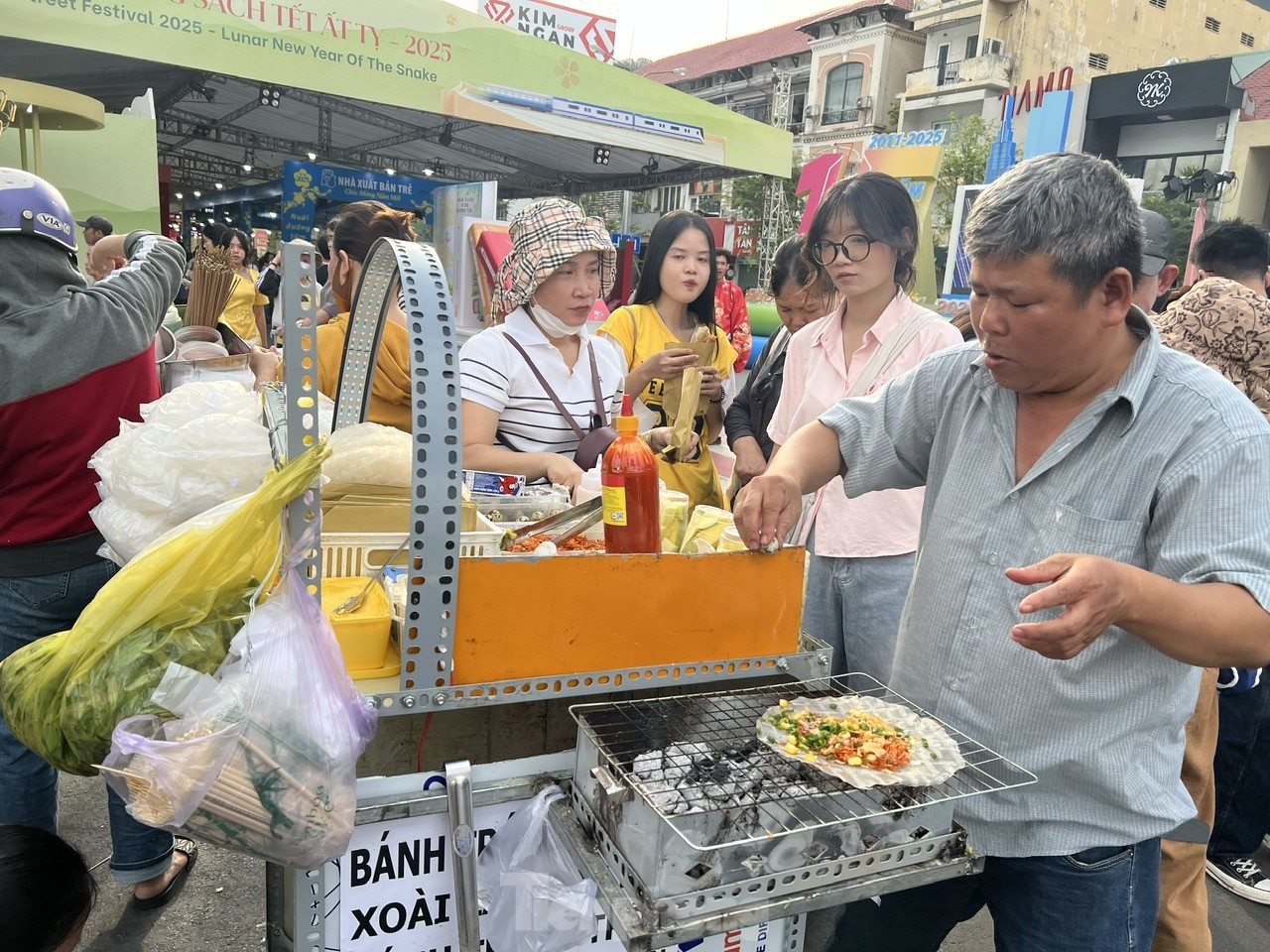 Gặp những người mà 'Tết chỉ đơn giản là thêm cơ hội để kiếm thêm thu nhập' ảnh 5