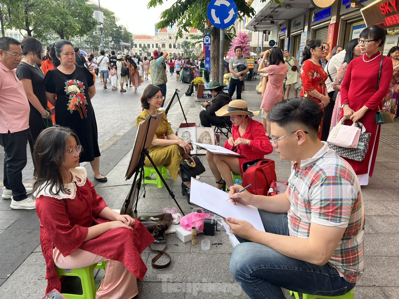 Gặp những người mà 'Tết chỉ đơn giản là thêm cơ hội để kiếm thêm thu nhập' ảnh 10