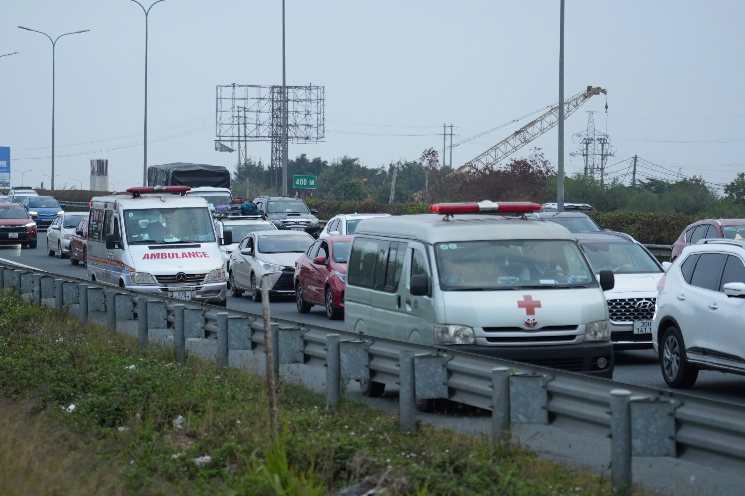 Sớm trở lại Hà Nội, người dân vẫn không thoát ùn tắc- Ảnh 6.