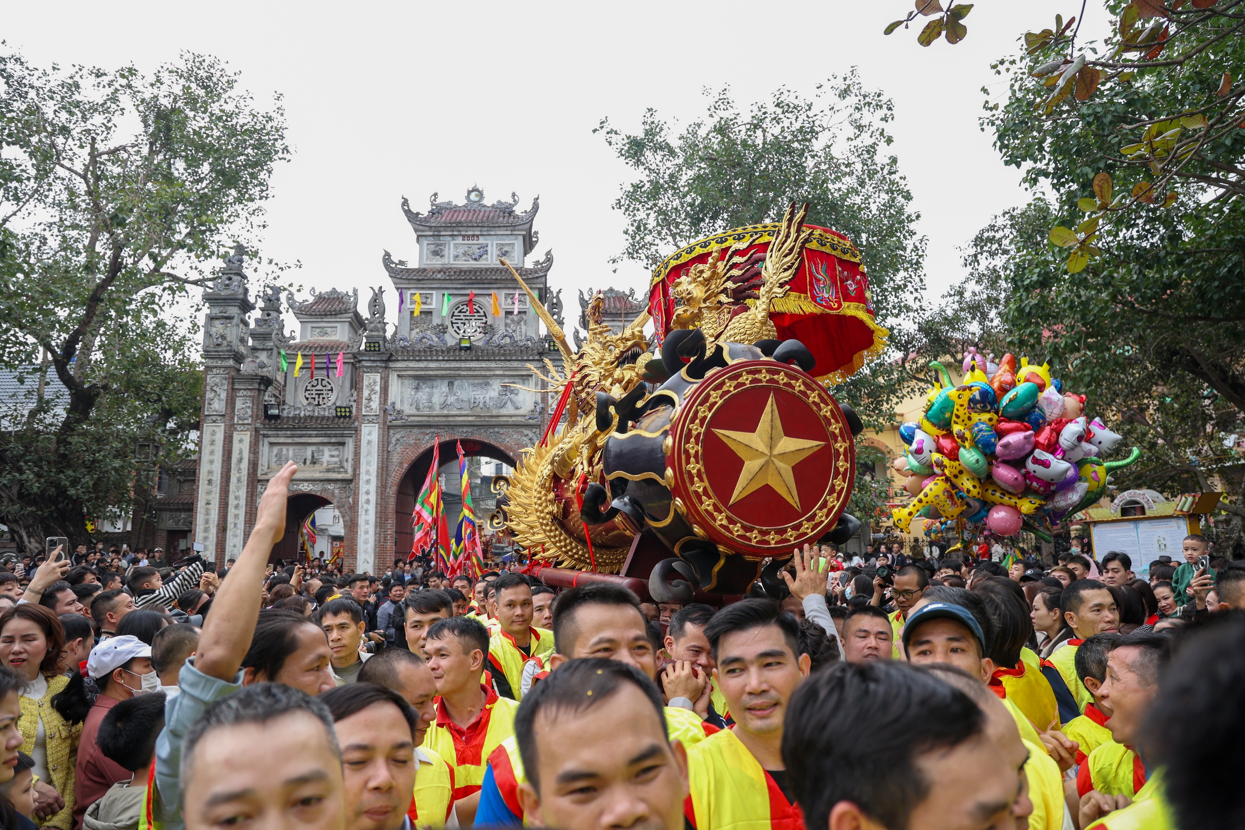 Tưng bừng hội rước pháo Đồng Kỵ, Bắc Ninh - Ảnh 2.