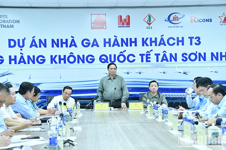 Thủ tướng Phạm Minh Chính kiểm tra Dự án Nhà ga T3 Cảng hàng không quốc tế Tân Sơn Nhất ảnh 8