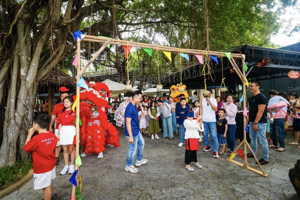 Khu du lịch Champa Island Nha Trang tổ chức nhiều hoạt động dân gian phục vụ du khách dịp Tết Nguyên đán Ất Tỵ.