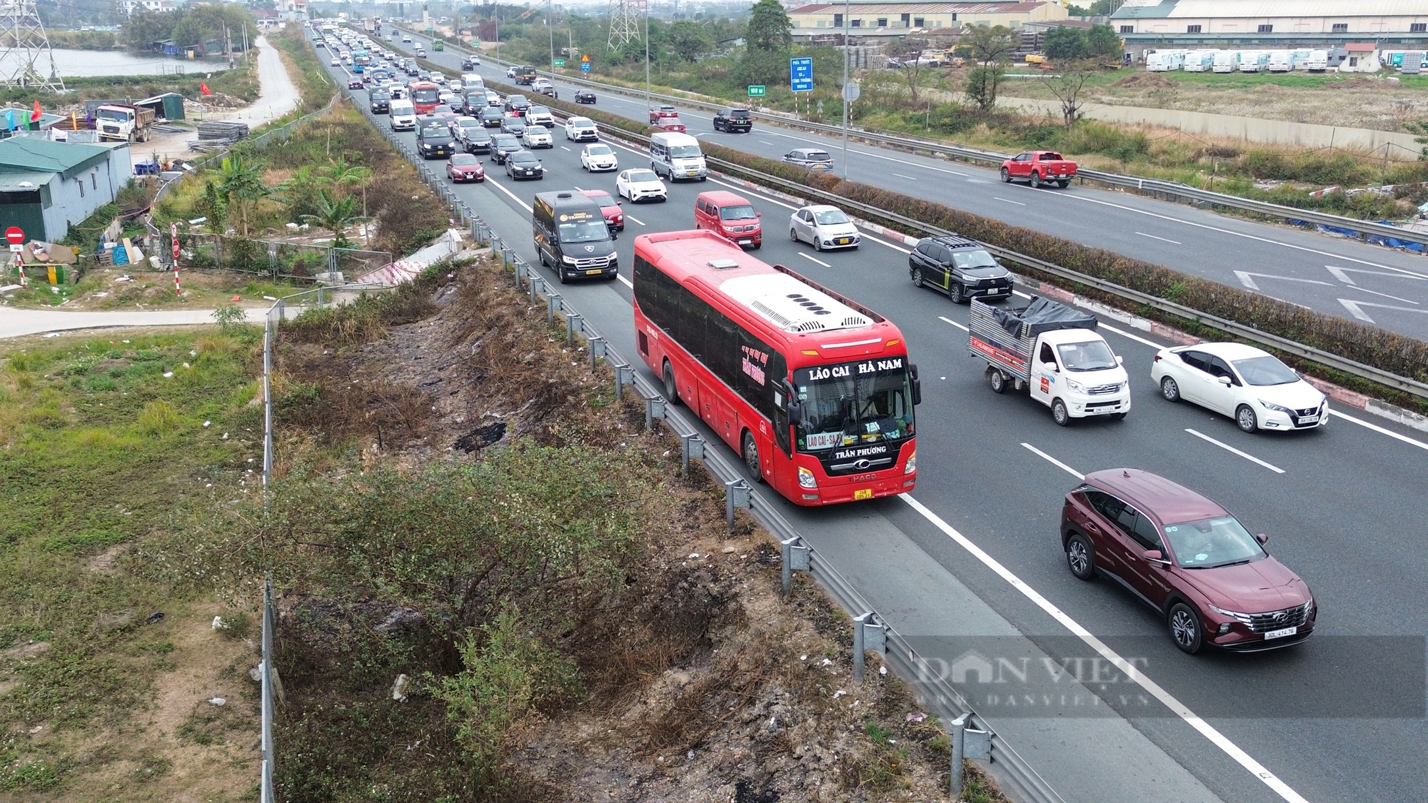 Đường cửa ngõ Hà Nội ùn tắc 3km, hàng loạt ôtô đi vào làn khẩn cấp trong ngày cuối kỳ nghỉ Tết- Ảnh 3.