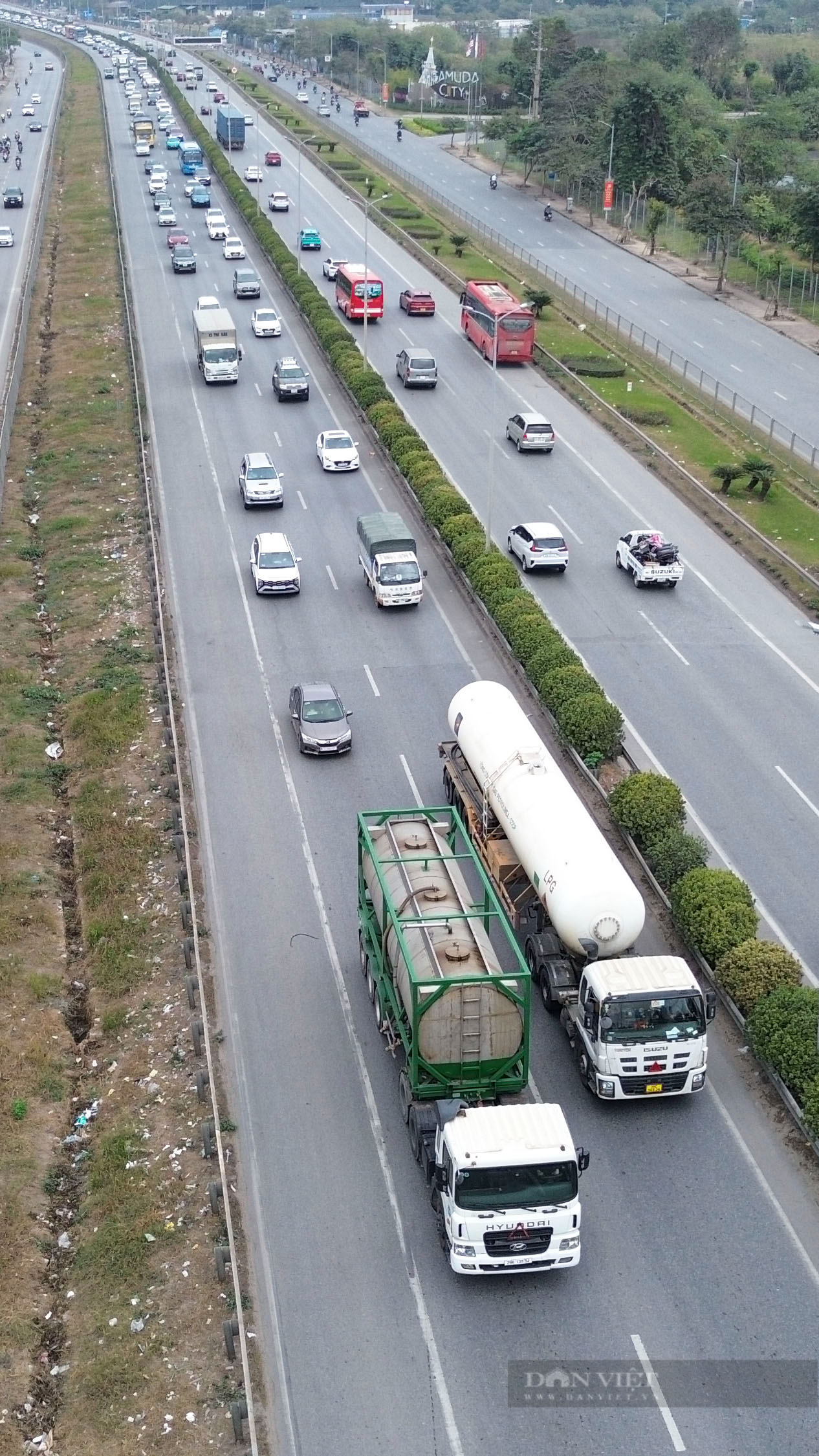 Đường cửa ngõ Hà Nội ùn tắc 3km, hàng loạt ôtô đi vào làn khẩn cấp trong ngày cuối kỳ nghỉ Tết- Ảnh 5.