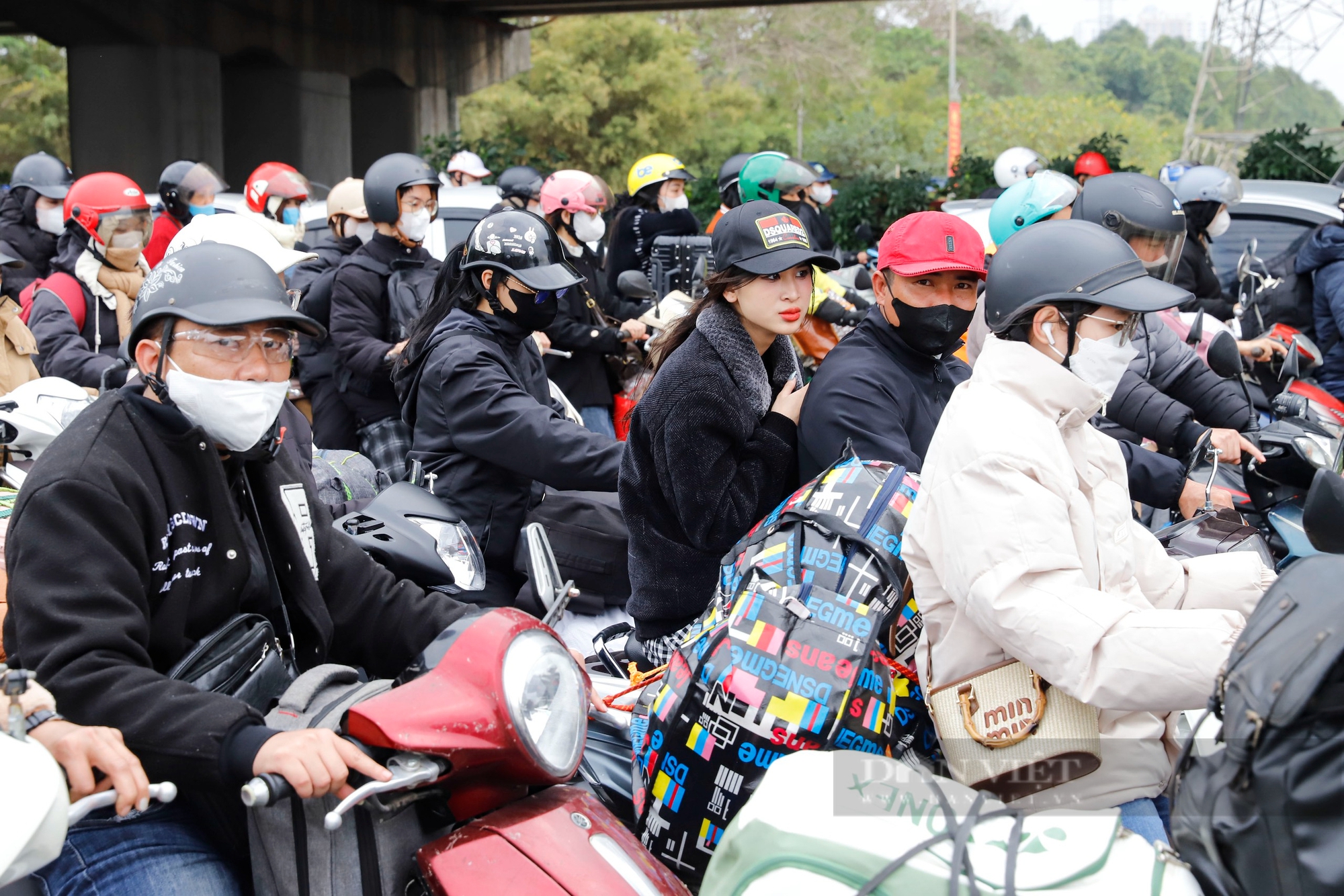 Đường cửa ngõ Hà Nội ùn tắc 3km, hàng loạt ôtô đi vào làn khẩn cấp trong ngày cuối kỳ nghỉ Tết- Ảnh 11.