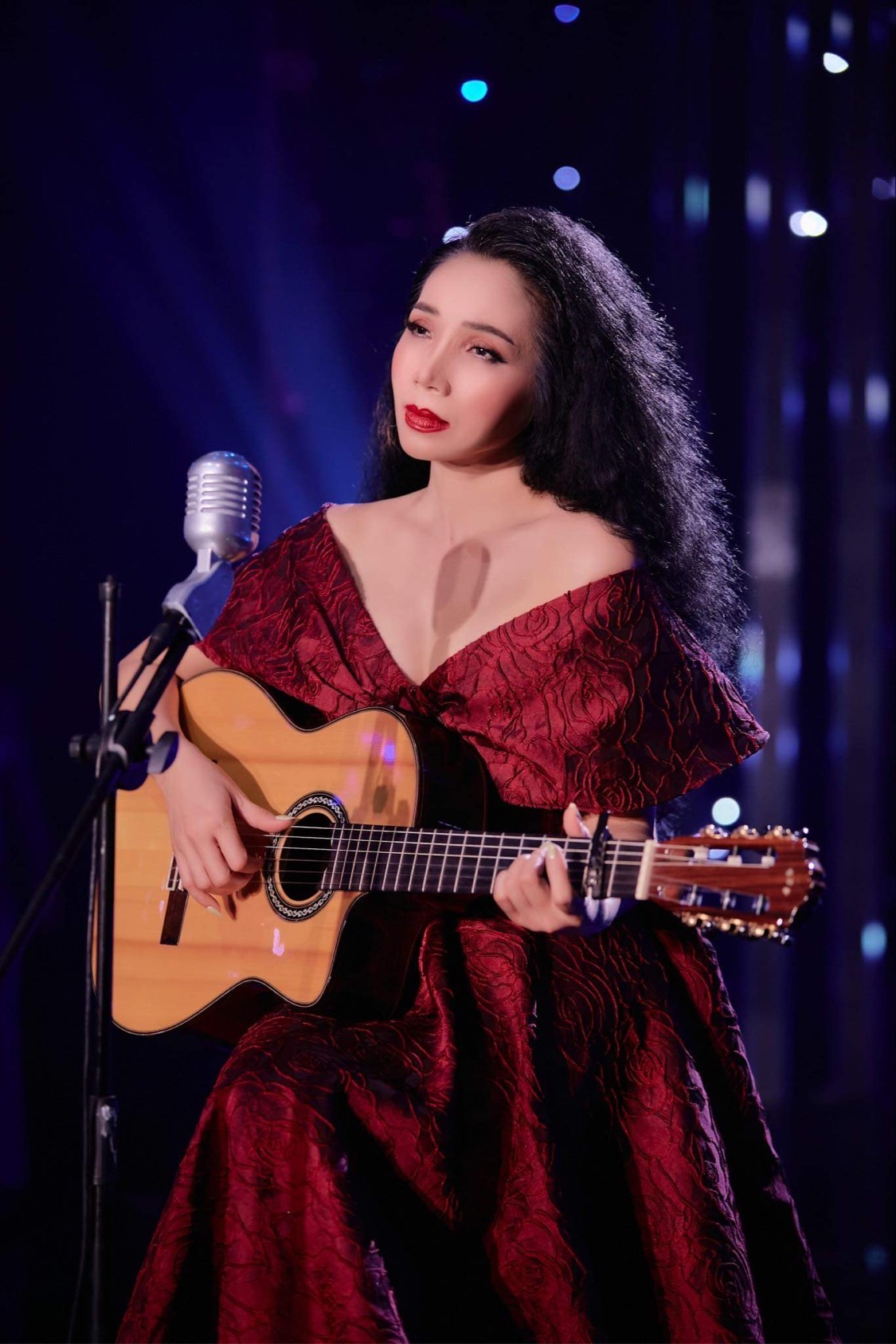 Phương Dung nghẹn ngào nhắc về nỗi buồn khi đón tết nơi xứ người- Ảnh 2. Phương Dung nghẹn ngào nhắc về nỗi buồn khi đón tết nơi xứ người- Ảnh 2.