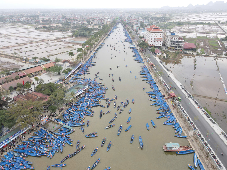 Gần 4.000 đò sẵn sàng phục vụ khách du lịch.