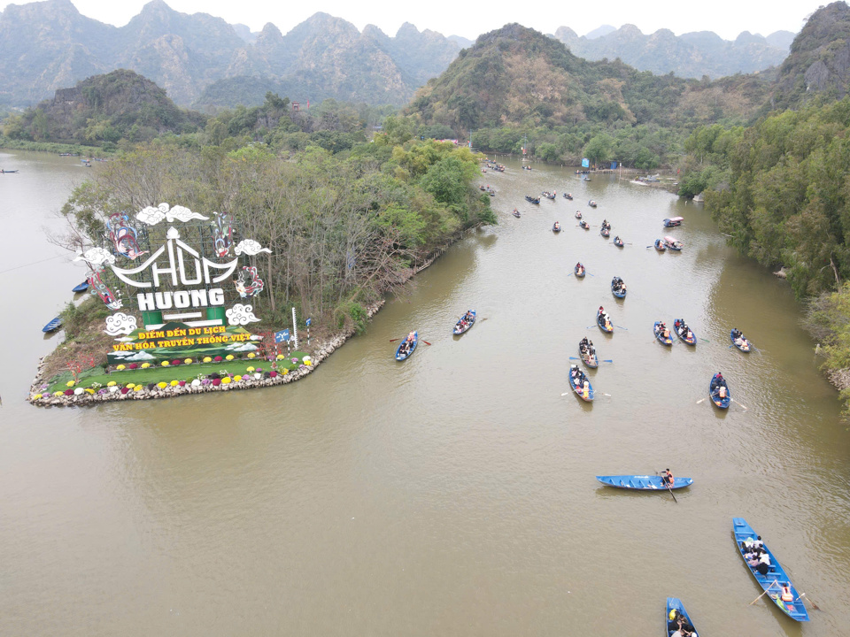 Dự báo, mùa lễ hội chùa Hương năm nay sẽ đón 1,2 triệu lượt khách.